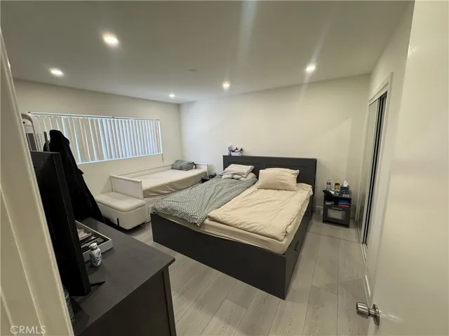 350 W Wilson 1a, Glendale, California 91203