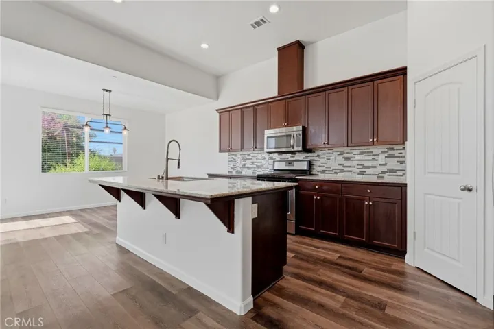 1361 Hoover Way, Hanford, California 93230