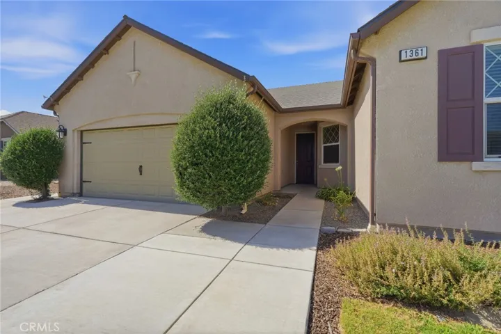 1361 Hoover Way, Hanford, California 93230