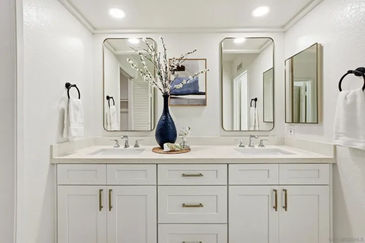 12727 La Tortola, San Diego, California 92129
