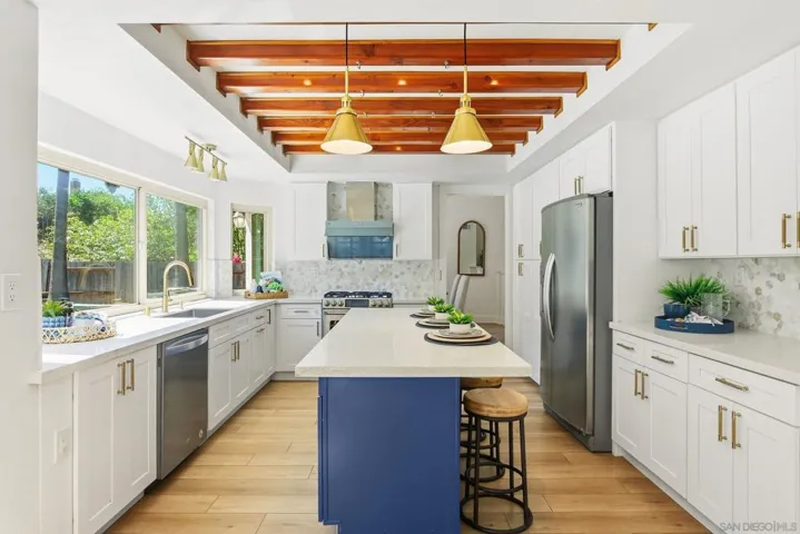12727 La Tortola, San Diego, California 92129