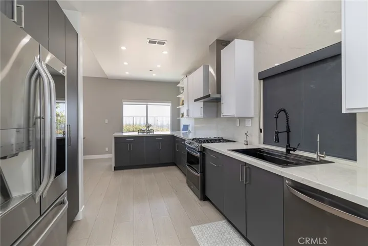 19776 Ahwanee, Los Angeles, California 91326