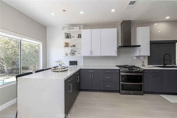 19776 Ahwanee, Los Angeles, California 91326