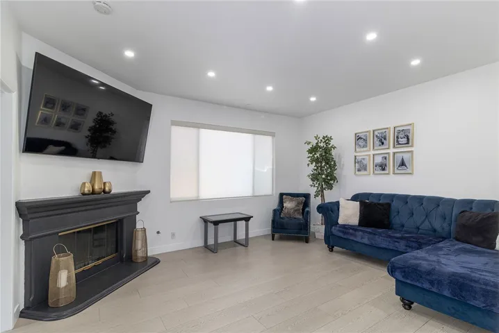 19776 Ahwanee, Los Angeles, California 91326
