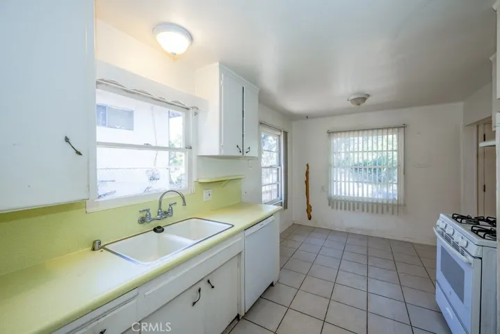 10652 Commerce, Tujunga, California 91042