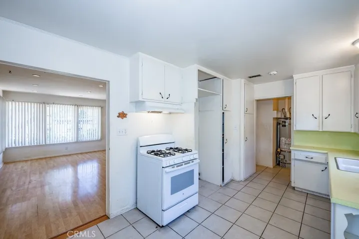 10652 Commerce, Tujunga, California 91042