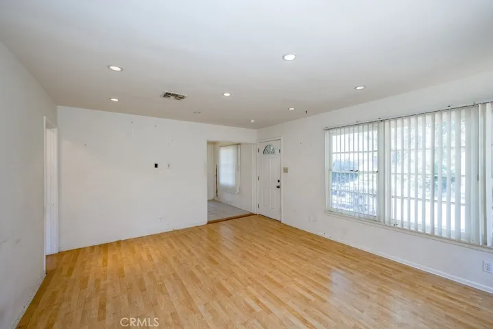 10652 Commerce, Tujunga, California 91042
