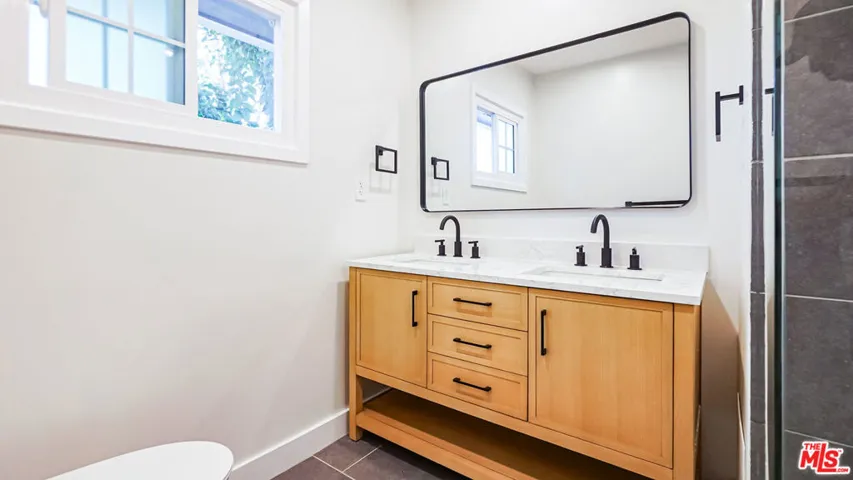 4030 Abourne Road C, Los Angeles, California 90008