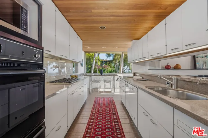 12268 Canna Road, Los Angeles, California 90049