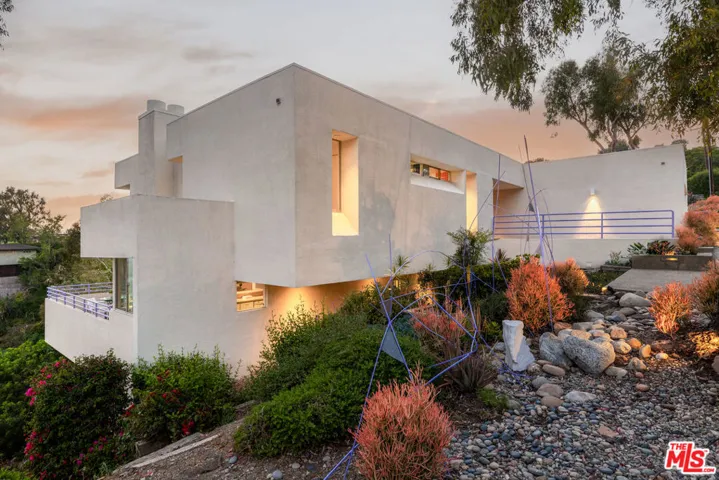 12268 Canna Road, Los Angeles, California 90049