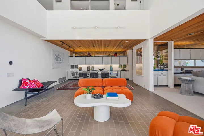 12268 Canna Road, Los Angeles, California 90049
