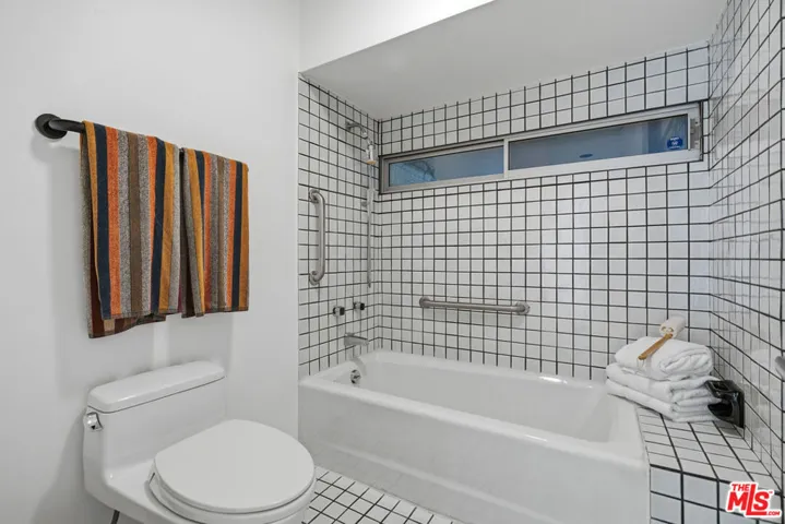 12268 Canna Road, Los Angeles, California 90049