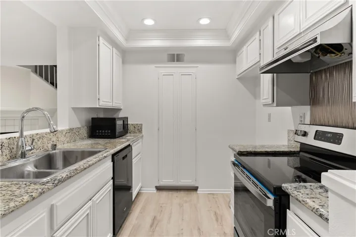 66 Christamon S, Irvine, California 92620