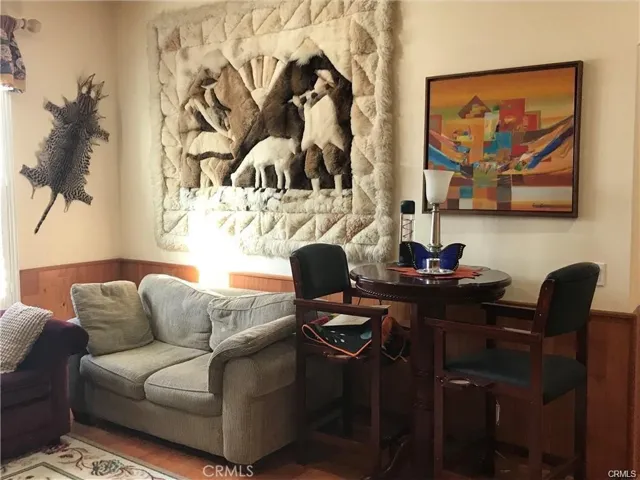 Den & Eating Area