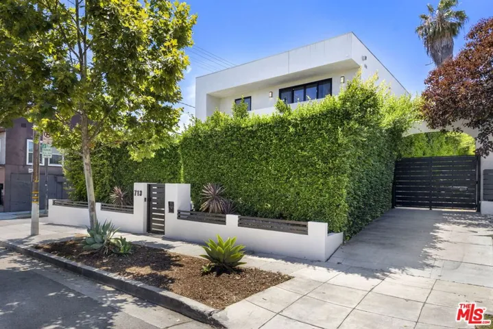 713 N Sierra Bonita Avenue, Los Angeles, California 90046