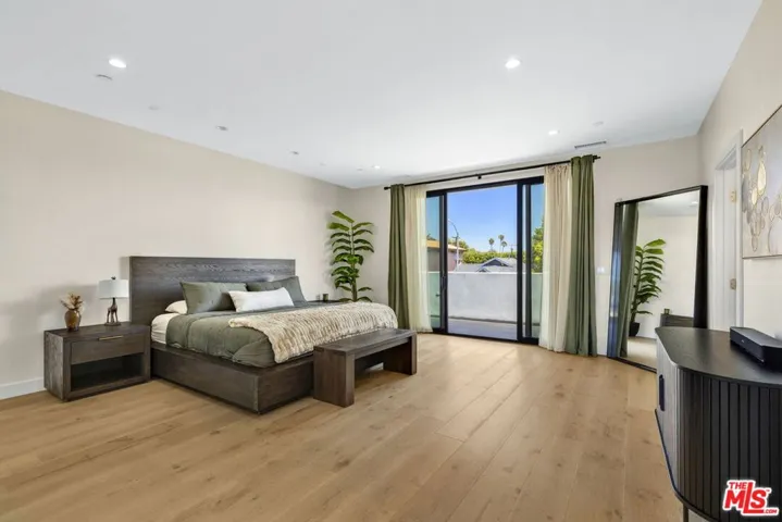 713 N Sierra Bonita Avenue, Los Angeles, California 90046