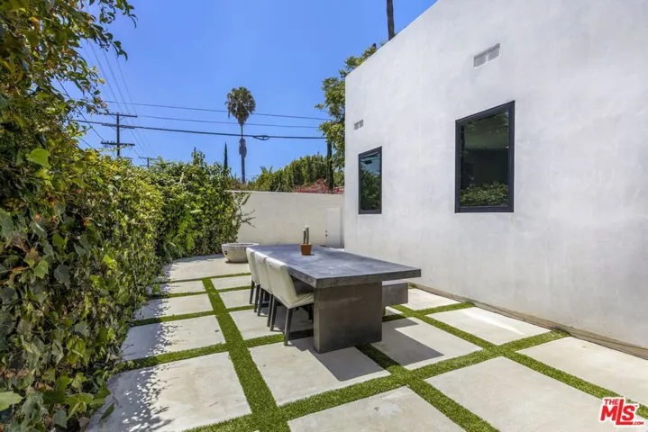 713 N Sierra Bonita Avenue, Los Angeles, California 90046