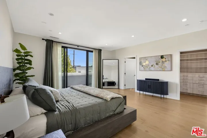 713 N Sierra Bonita Avenue, Los Angeles, California 90046