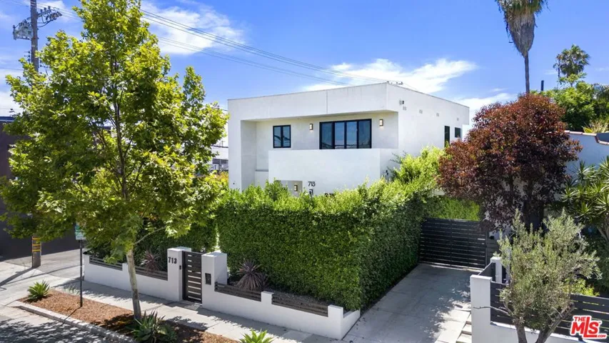 713 N Sierra Bonita Avenue, Los Angeles, California 90046