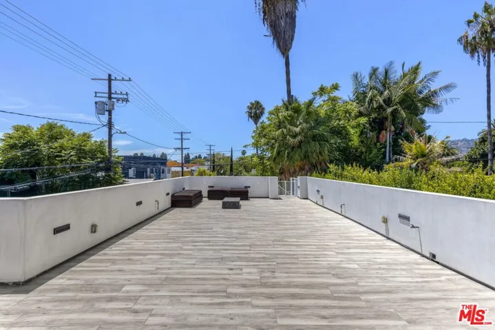 713 N Sierra Bonita Avenue, Los Angeles, California 90046