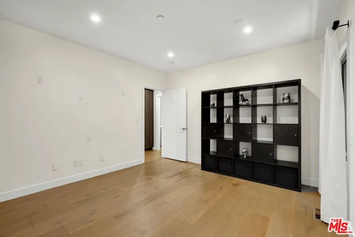 713 N Sierra Bonita Avenue, Los Angeles, California 90046