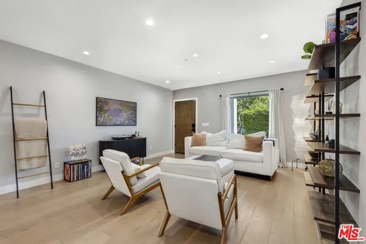 713 N Sierra Bonita Avenue, Los Angeles, California 90046