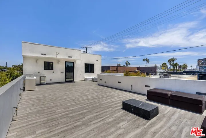 713 N Sierra Bonita Avenue, Los Angeles, California 90046