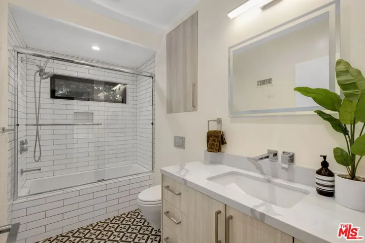 713 N Sierra Bonita Avenue, Los Angeles, California 90046