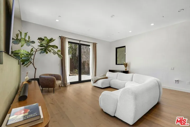 713 N Sierra Bonita Avenue, Los Angeles, California 90046