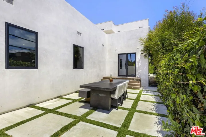 713 N Sierra Bonita Avenue, Los Angeles, California 90046