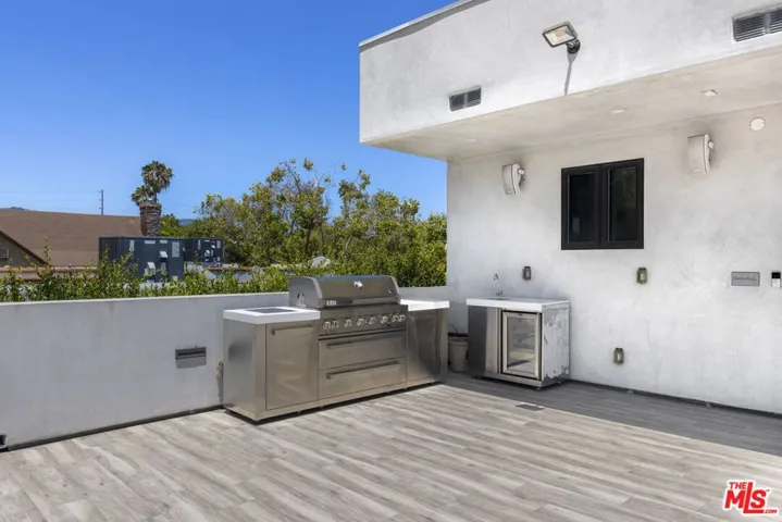 713 N Sierra Bonita Avenue, Los Angeles, California 90046