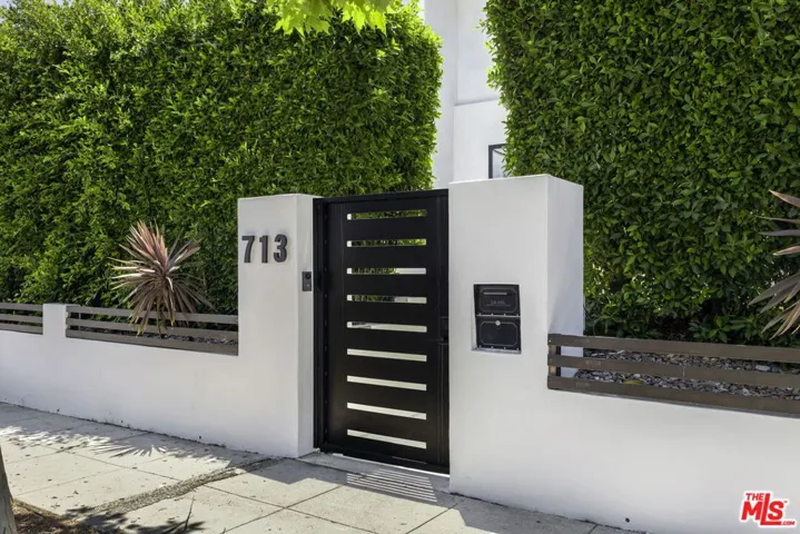 713 N Sierra Bonita Avenue, Los Angeles, California 90046