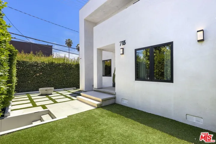 713 N Sierra Bonita Avenue, Los Angeles, California 90046