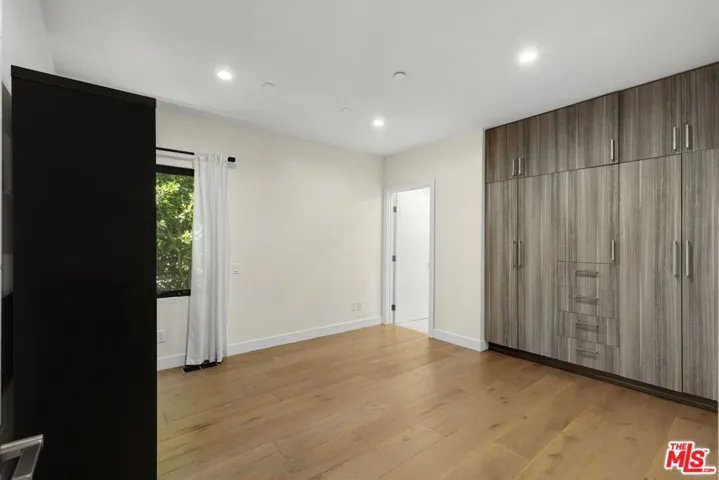 713 N Sierra Bonita Avenue, Los Angeles, California 90046