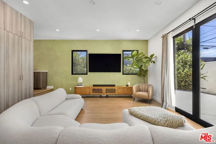 713 N Sierra Bonita Avenue, Los Angeles, California 90046