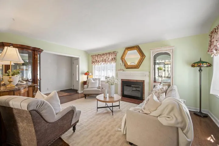 108 Burlingame Avenue, Burlingame, California 94010