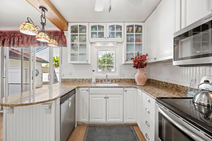 108 Burlingame Avenue, Burlingame, California 94010