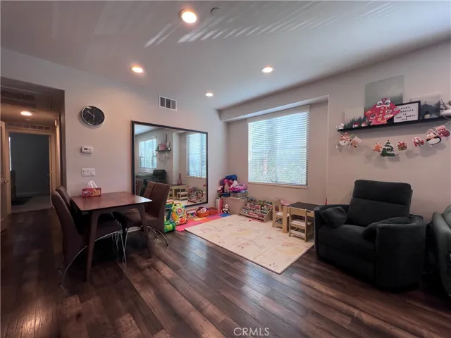 136 Neptune, Irvine, California 92618