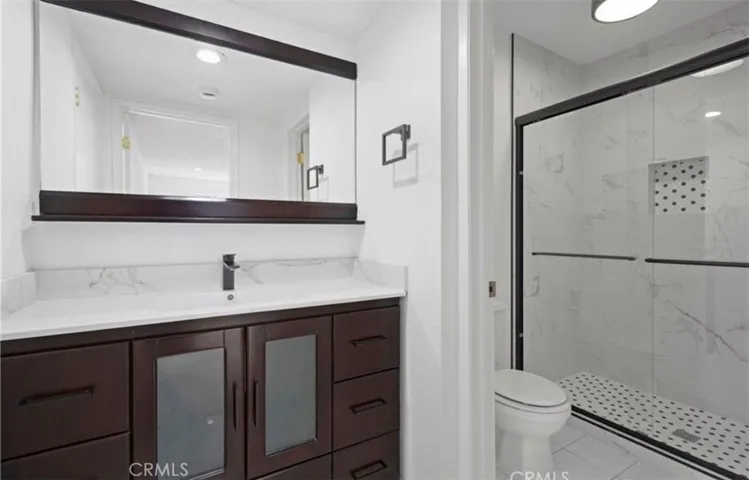 18530 Hatteras 333, Los Angeles, California 91356