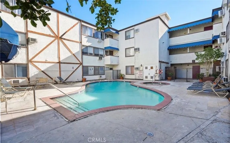 18530 Hatteras 333, Los Angeles, California 91356
