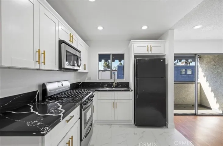 18530 Hatteras 333, Los Angeles, California 91356