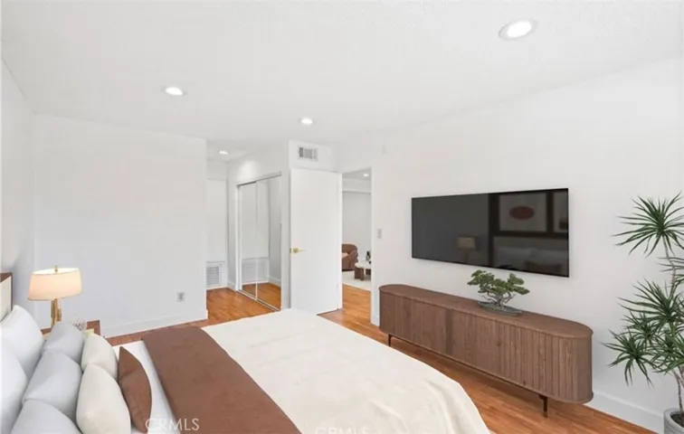 18530 Hatteras 333, Los Angeles, California 91356