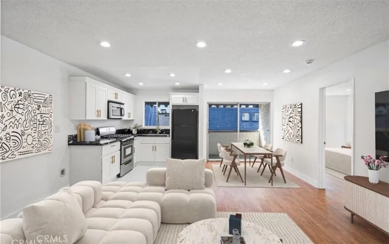 18530 Hatteras 333, Los Angeles, California 91356