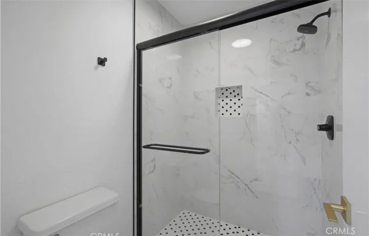 18530 Hatteras 333, Los Angeles, California 91356