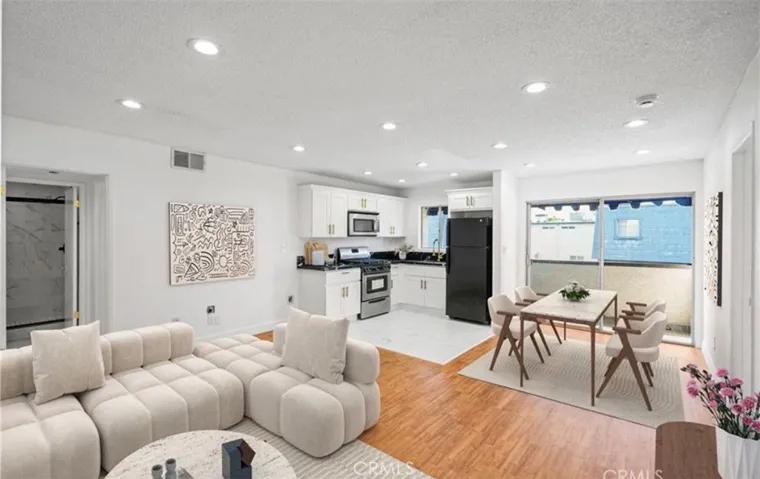 18530 Hatteras 333, Los Angeles, California 91356