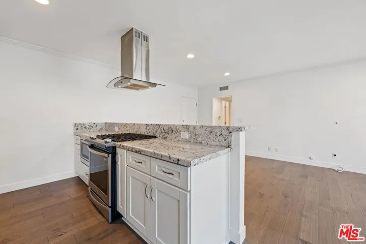933 11th Street 21, Santa Monica, California 90403