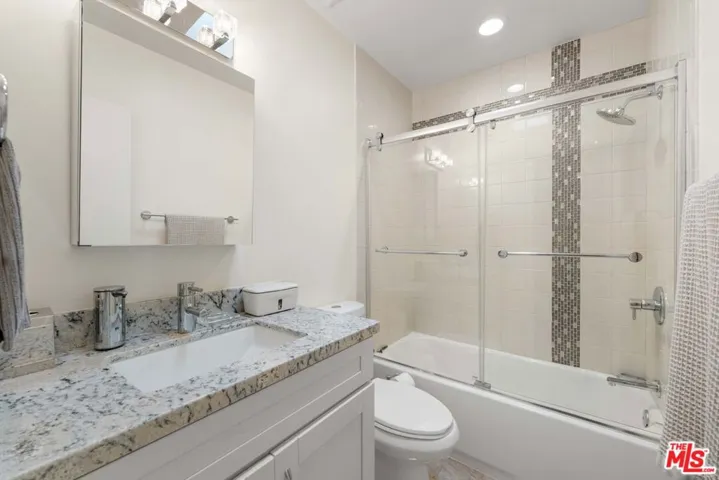 933 11th Street 21, Santa Monica, California 90403