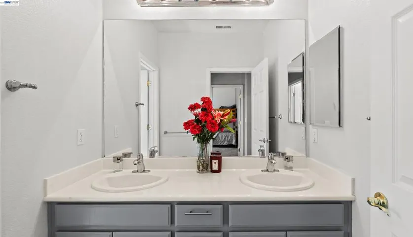2567 Greystone Dr, Tracy, California 95377