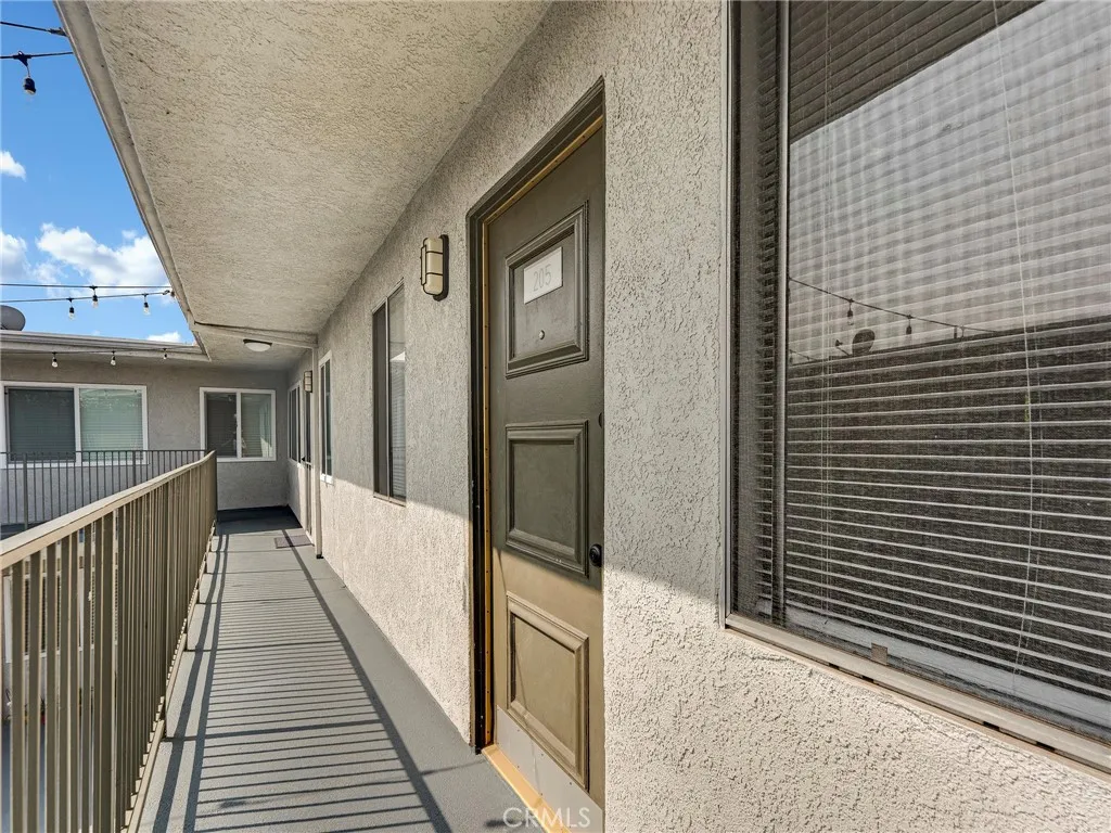 525 S Shelton, Burbank, California 91506 — photo 4