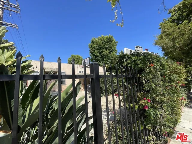 1419 Stanford Street, Santa Monica, California 90404